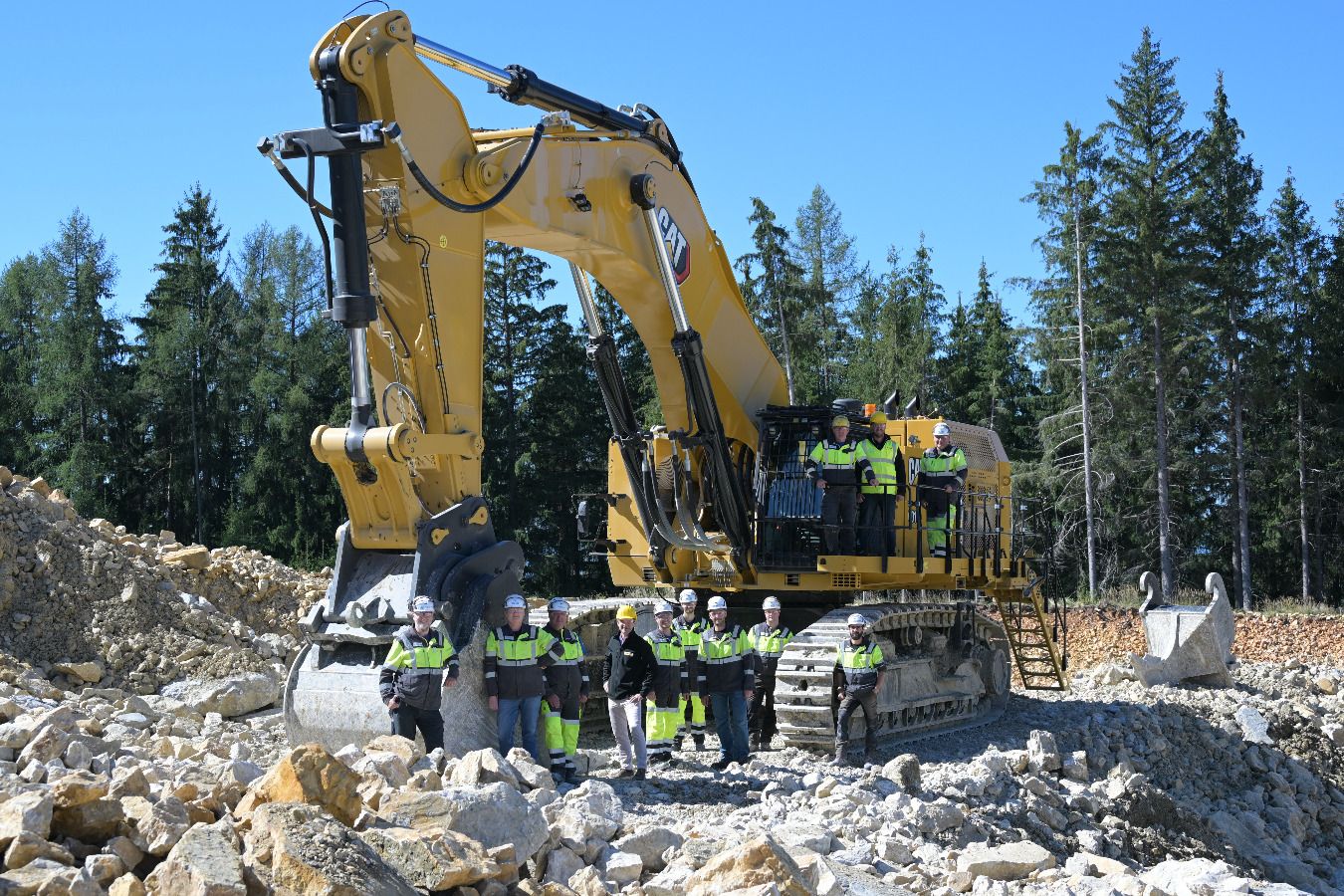 Alpacem commissions 145 t hydraulic excavator at Wietersdorf site