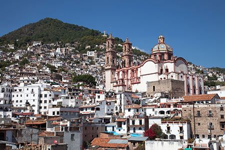 Cemex helps renovate streets in Mexico City